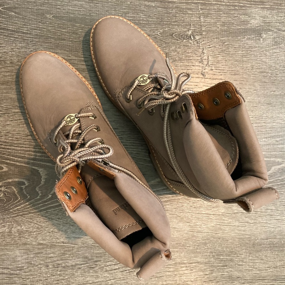 Timberland Women’s Boots NWOB Size 8 Courmayeur Valley Taupe Nubuck - Picture 3 of 12